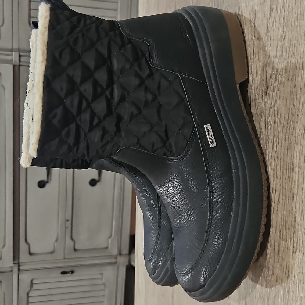 Merrell Holly Bluff Women's Quilted Waterproof Boots Black size 6.5